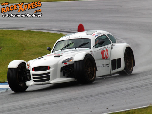 Donkervoort snel op Oschersleben
